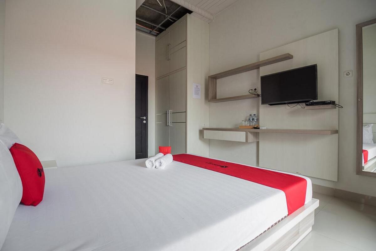 RedDoorz Syariah near Tugu Juang Jambi - Housity