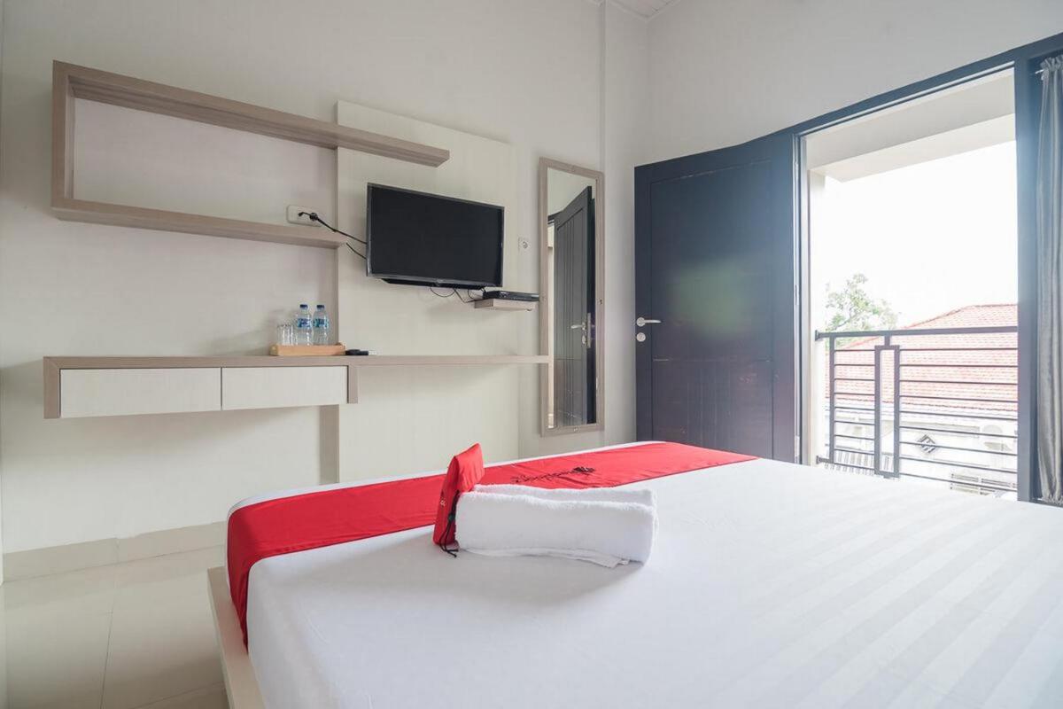 RedDoorz Syariah near Tugu Juang Jambi - Housity