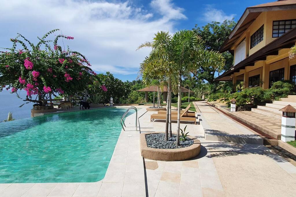 Ojo Dorado (The Pavilion Room) - Housity