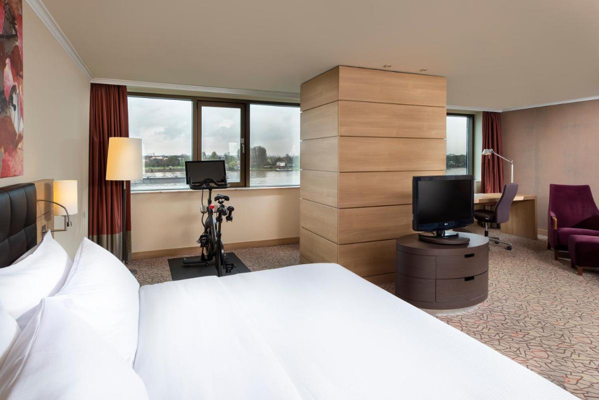 Ein Bett oder Betten in einem Zimmer der Unterkunft Hilton Mainz