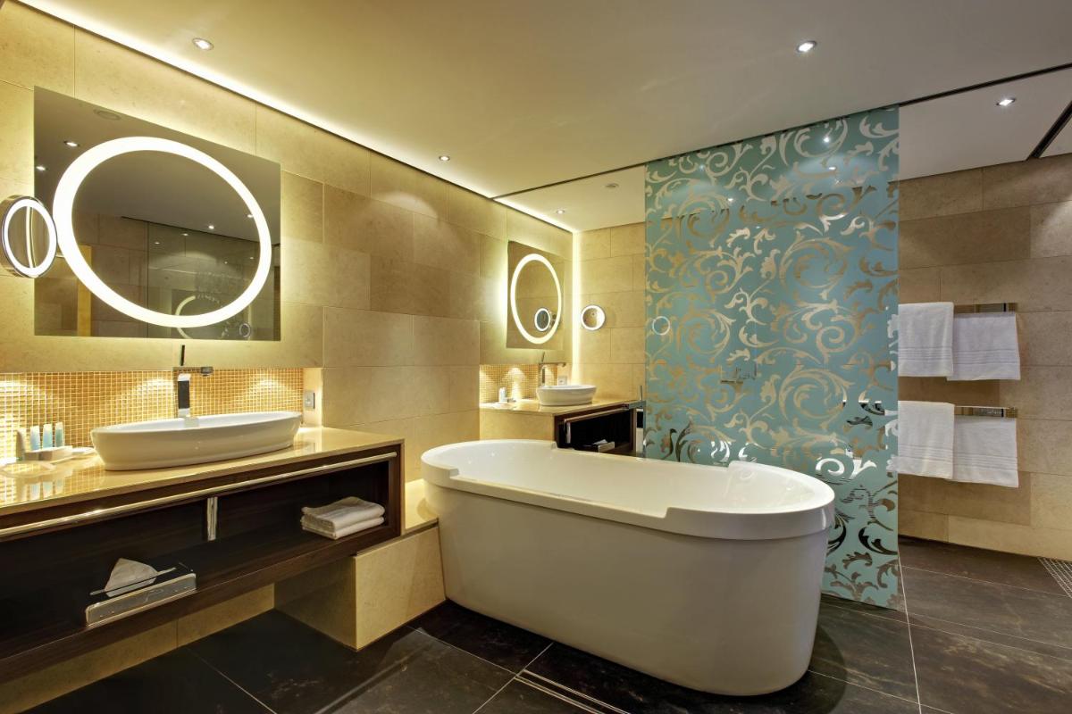 Ein Badezimmer in der Unterkunft Hilton Mainz