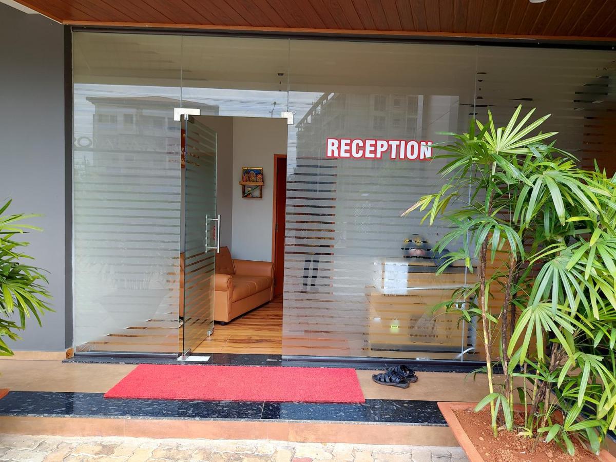 Royal Inn Lodging - Housity