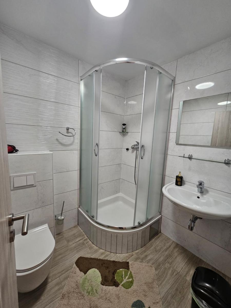 Royal Apartments & Rooms - Housity