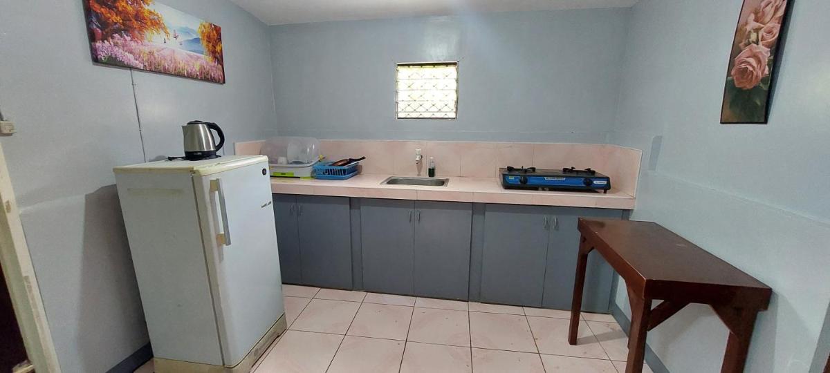 Genna's Tourist Inn Standard Room - Housity