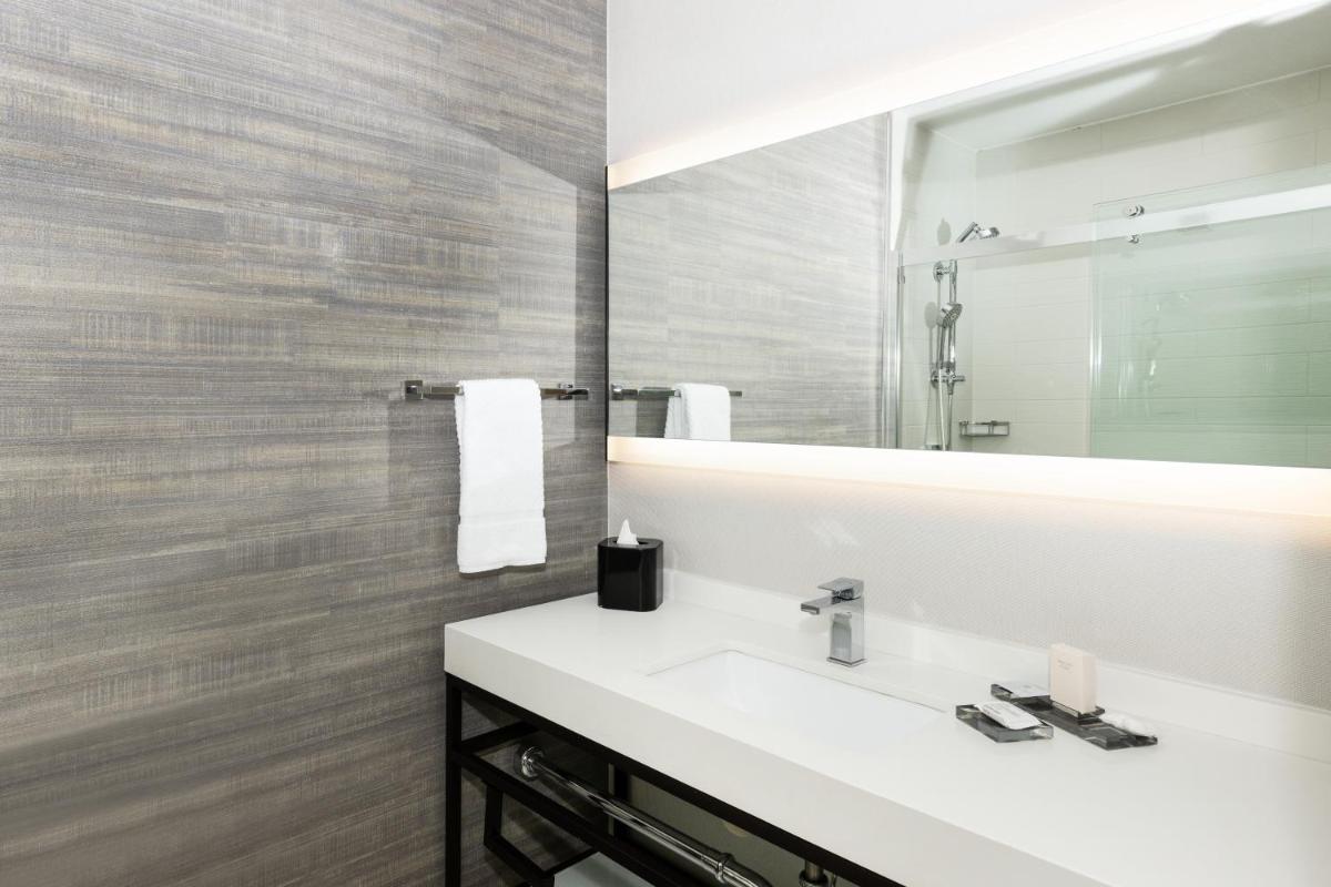 Pittsburgh Marriott City Center - Housity