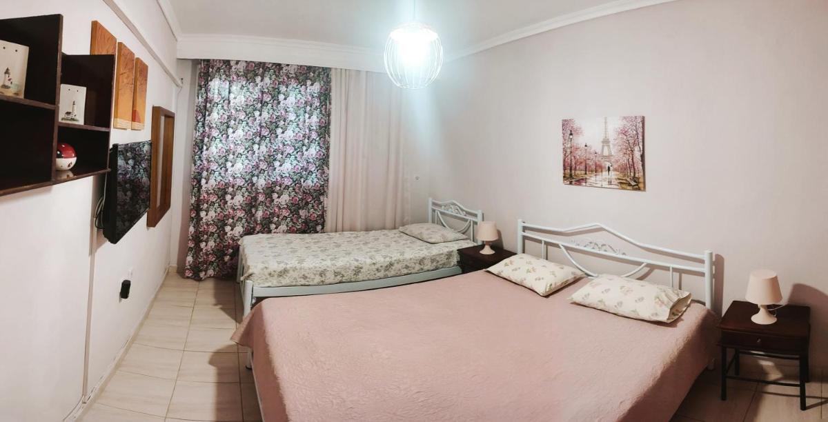 Retro Beach House - Housity