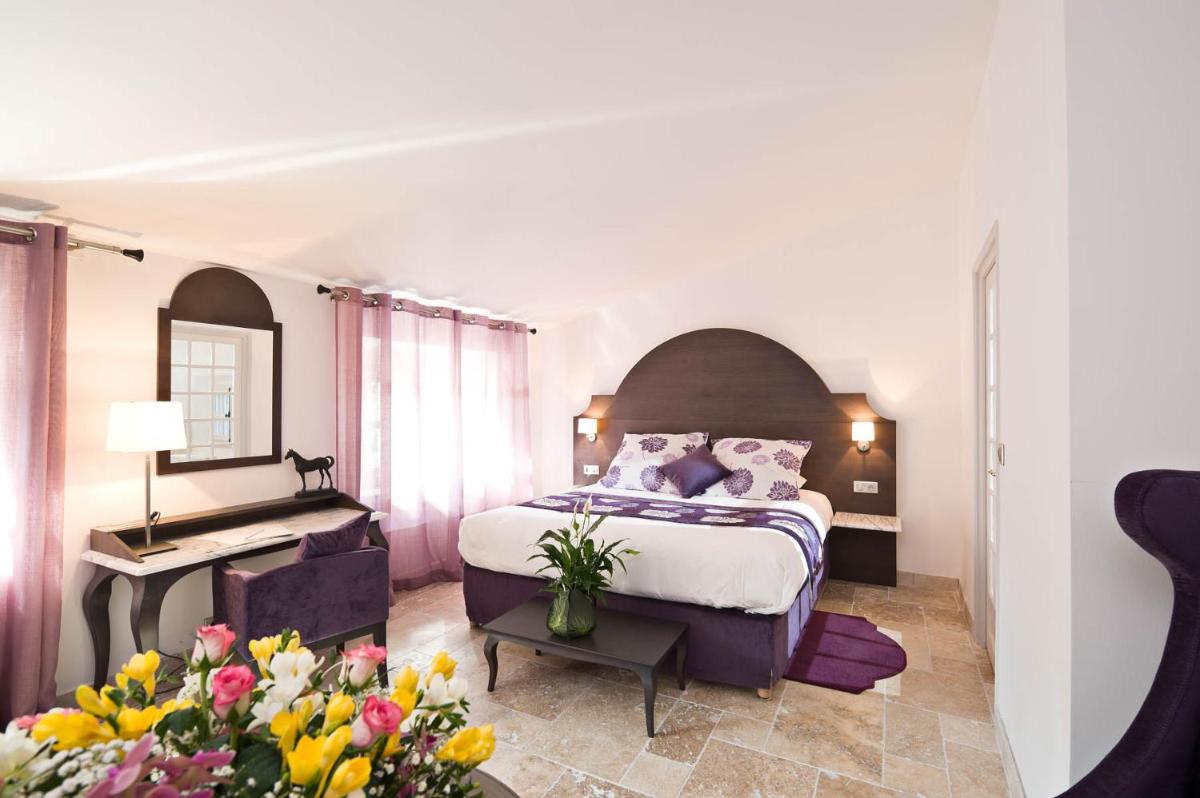 Un ou plusieurs lits dans un hébergement de l'établissement Moulin de Vernègues Hôtel & Spa