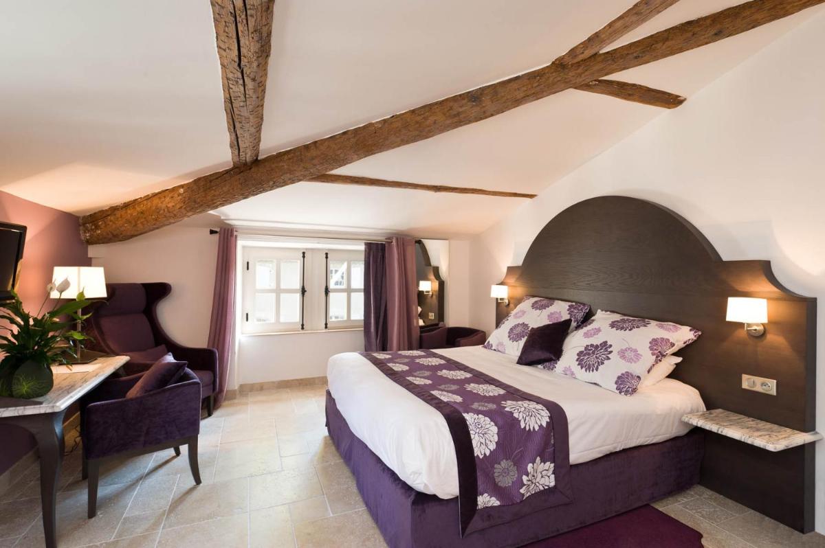 Un ou plusieurs lits dans un hébergement de l'établissement Moulin de Vernègues Hôtel & Spa