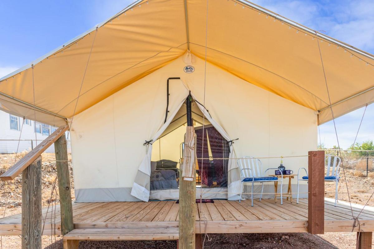 Silver Spur Homestead Luxury Glamping -The Tombstone - Housity