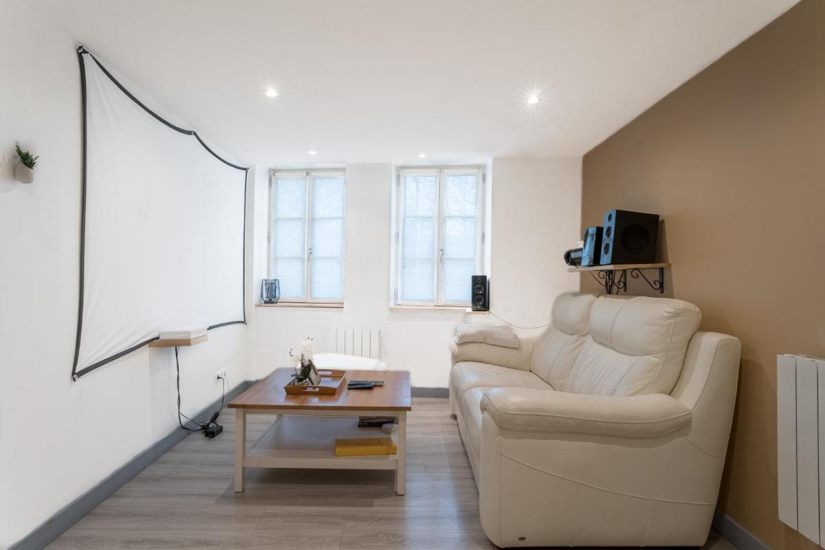 Appartement spa privatif et cinéma centre ville - Housity