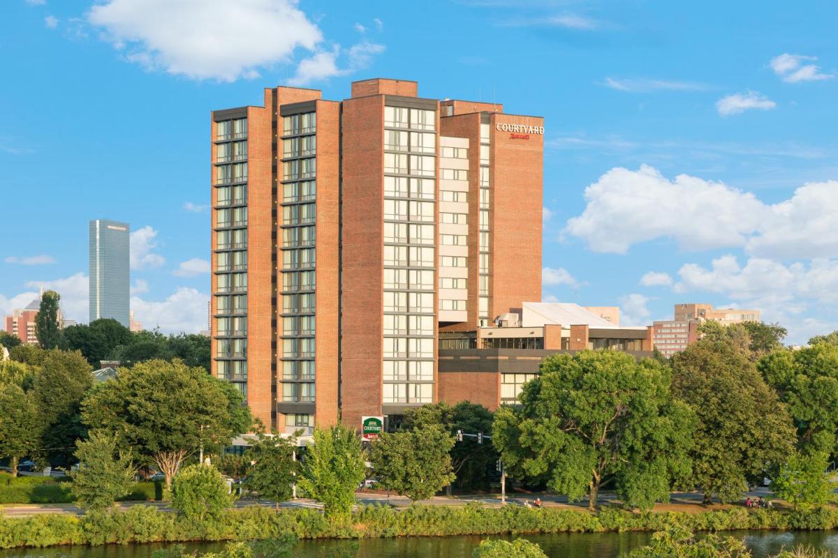 Courtyard by Marriott Boston Cambridge - Housity