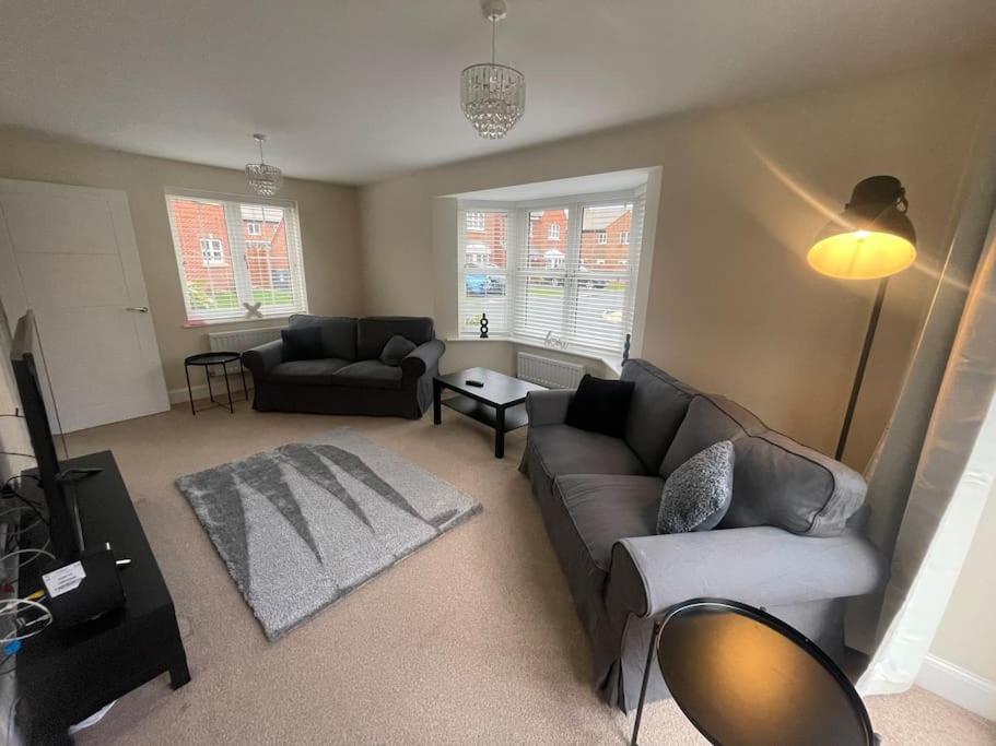 Beautiful Family Home - Housity
