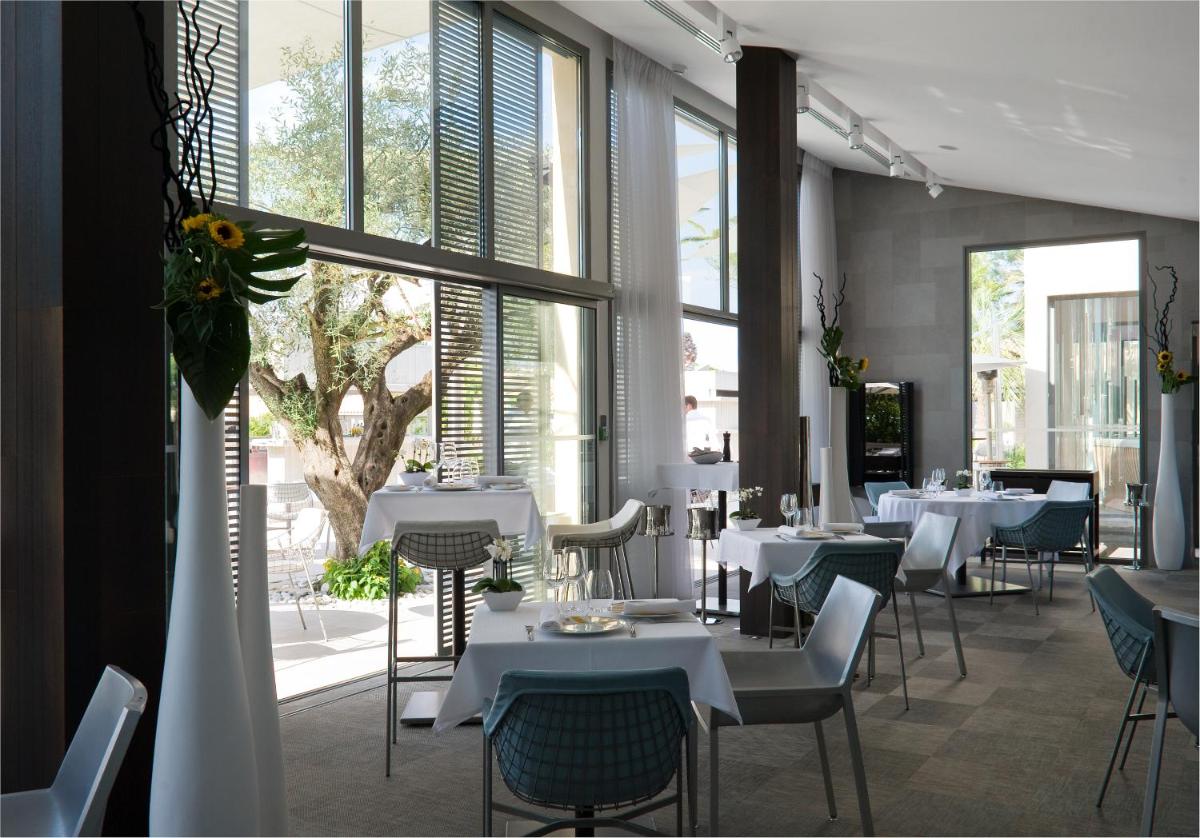 Restaurant ou autre lieu de restauration dans l'établissement Sezz Saint-Tropez Restaurant ou autre lieu de restauration dans l'établissement Sezz Saint-Tropez