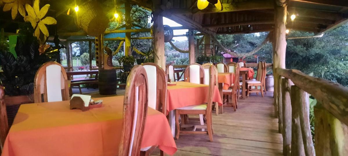 Hotel, Restaurante y Mirador Bosque Alegre - Housity
