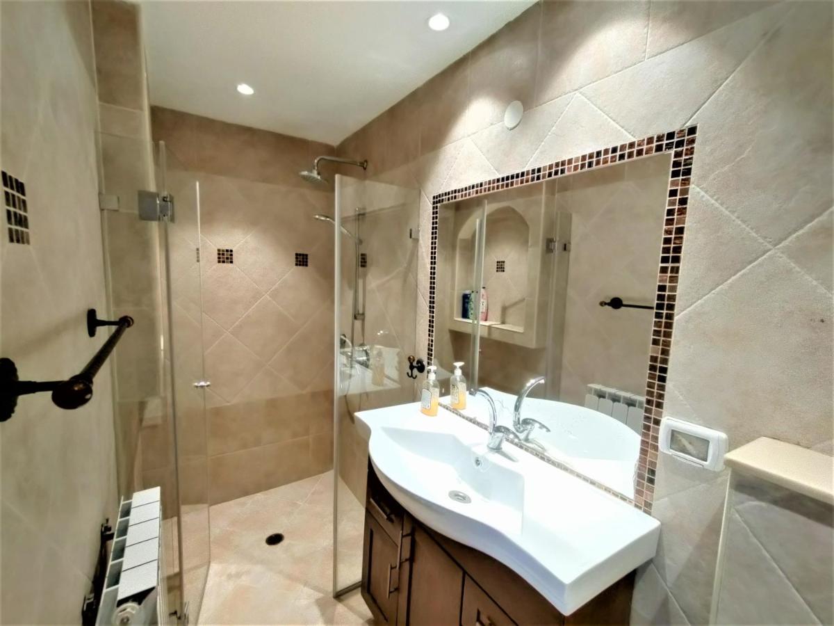 Family Apartment near Old City - Housity
