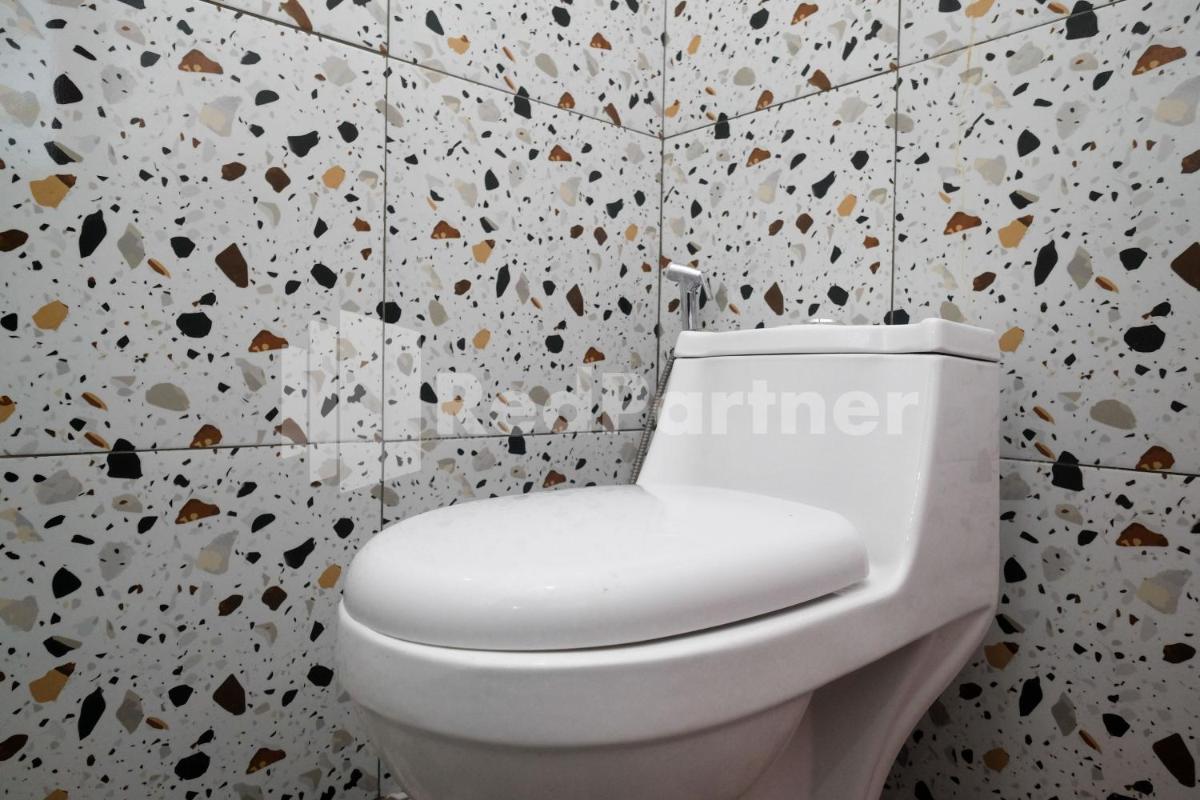 Wisma Giri Mulyo B near Grojogan Sewu Mitra RedDoorz - Housity