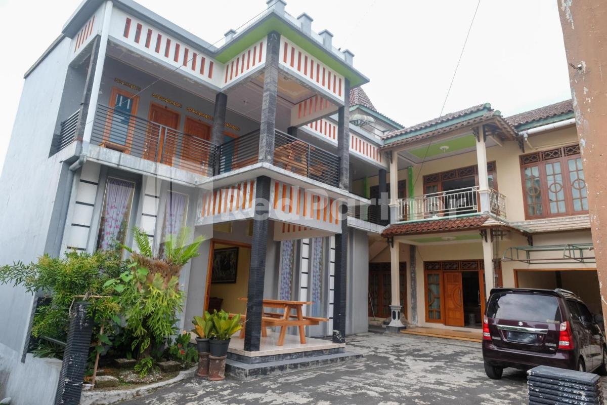 Wisma Giri Mulyo B near Grojogan Sewu Mitra RedDoorz - Housity
