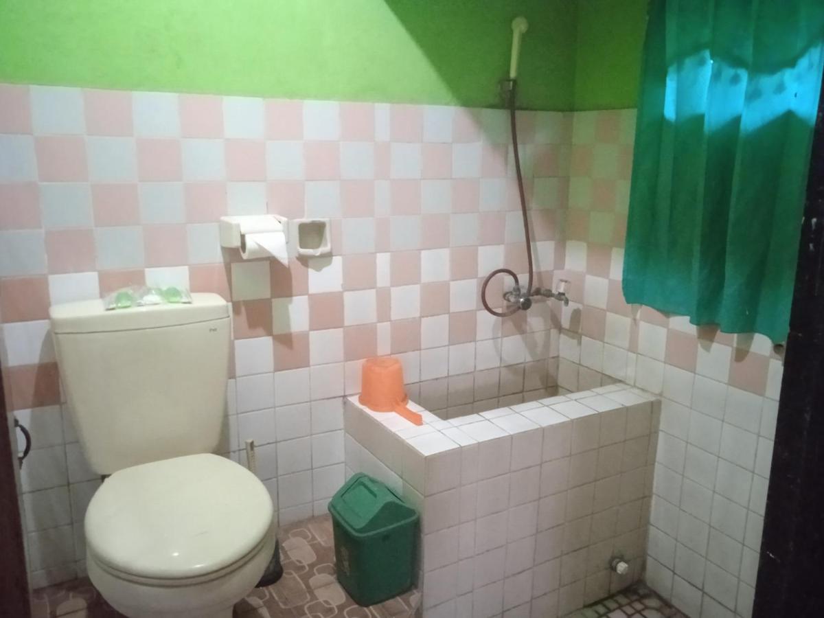 Yoschi's Hotel Bromo - Housity