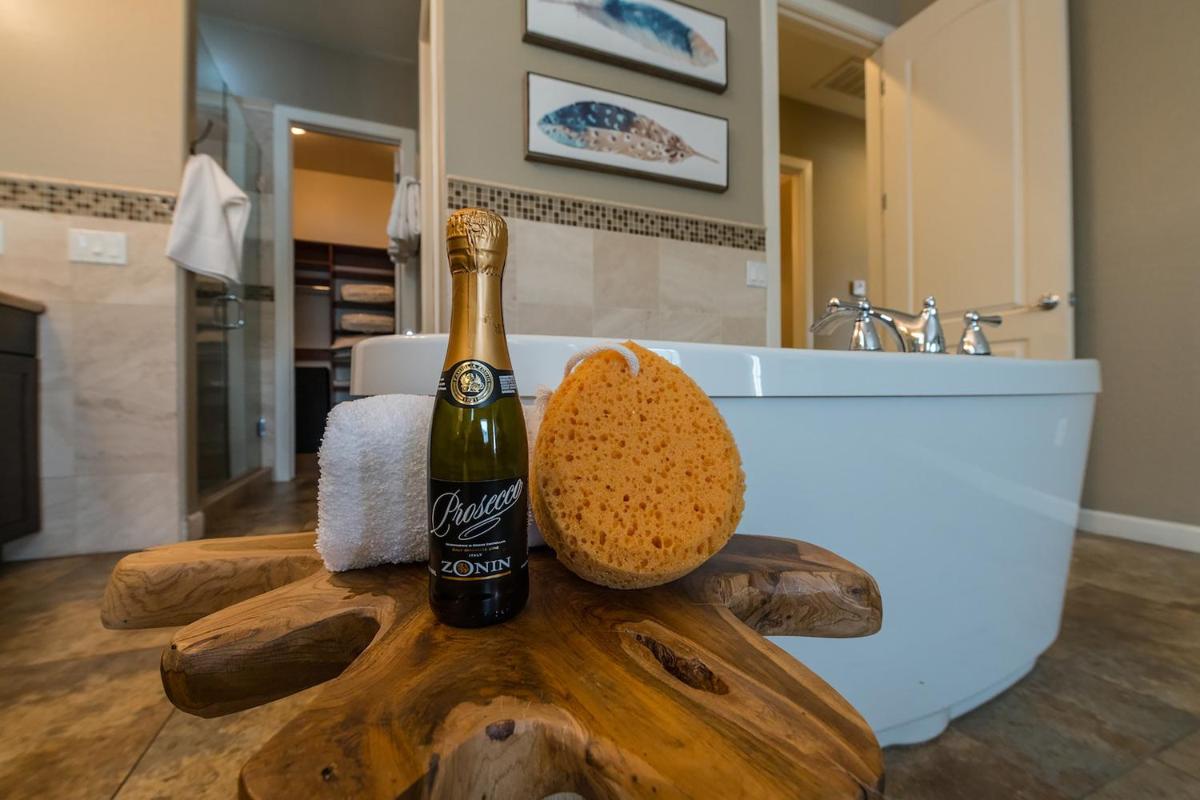 Pueblo Viejo by AvantStay Artsy Oasis w Pool Rooftop Games - Near Old Town - Housity