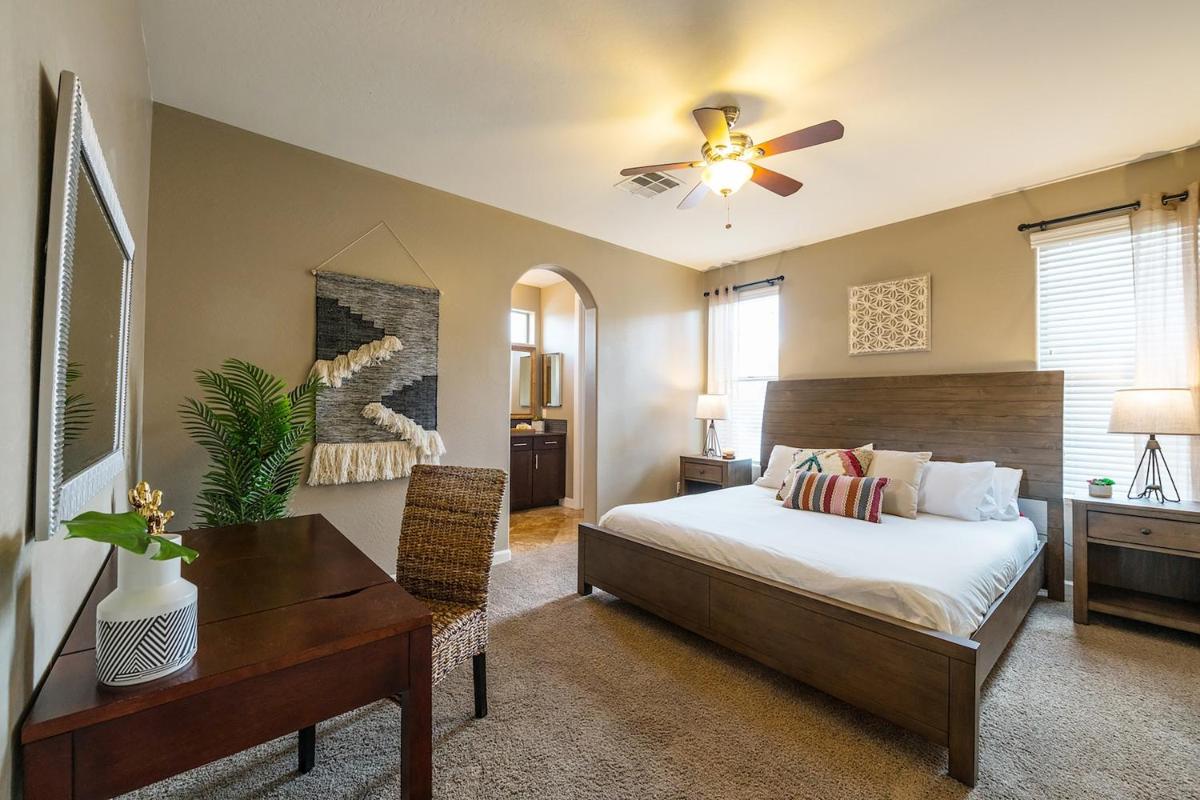 Pueblo Viejo by AvantStay Artsy Oasis w Pool Rooftop Games - Near Old Town - Housity