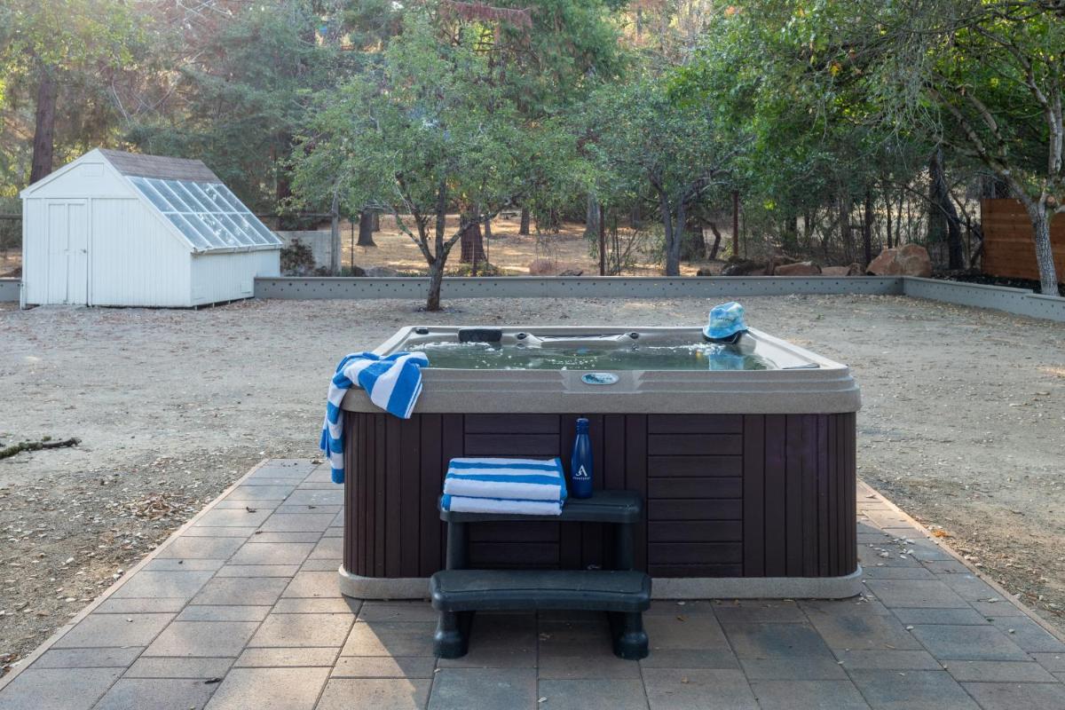 Suitetrails - Mataro by AvantStay Large Elegant Home in Santa Rosa w Hot Tub Games
