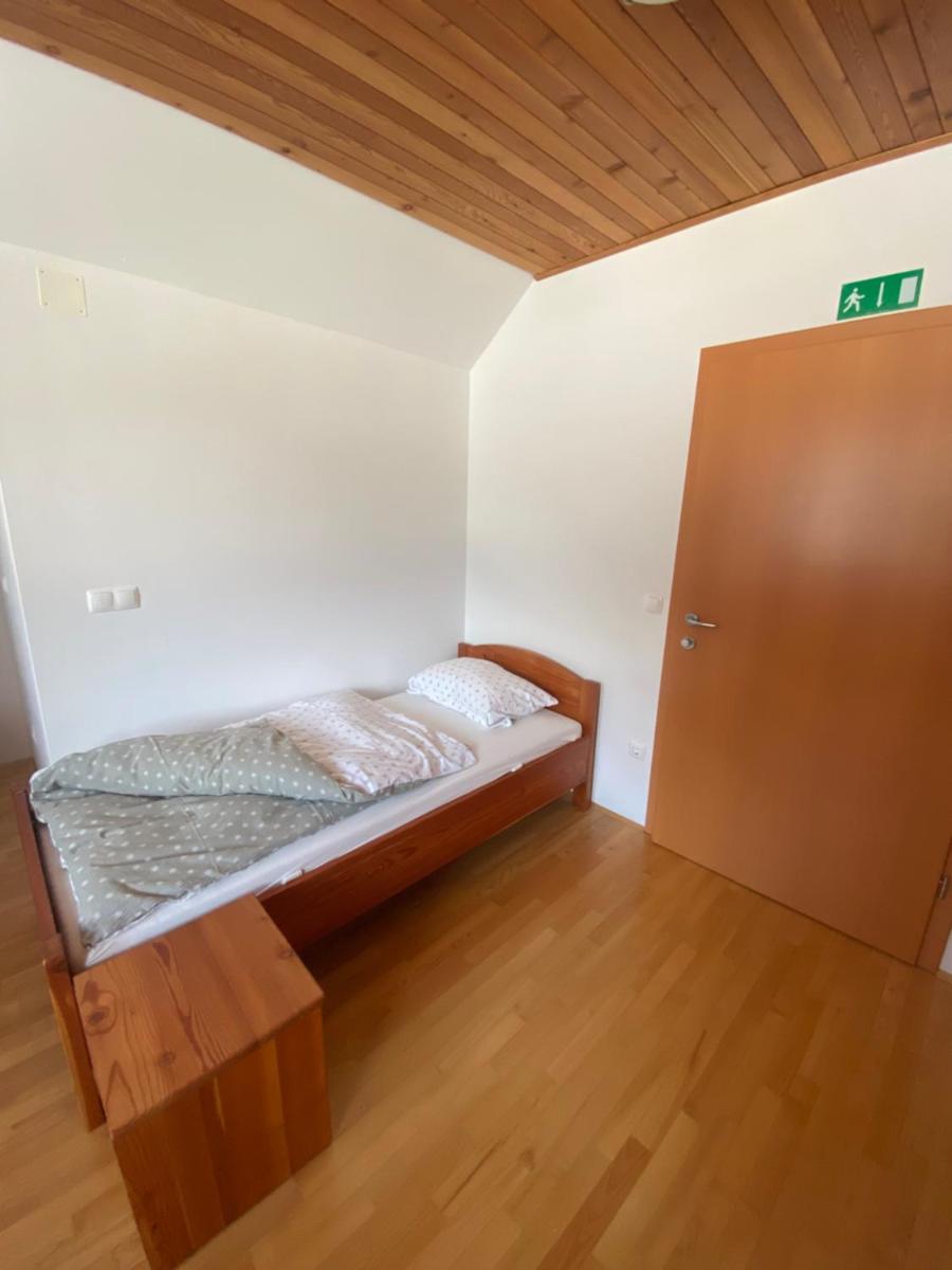 Rooms Kočna - Housity