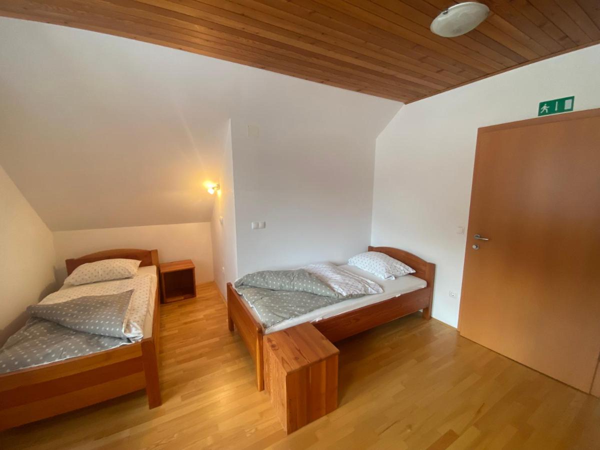 Rooms Kočna - Housity