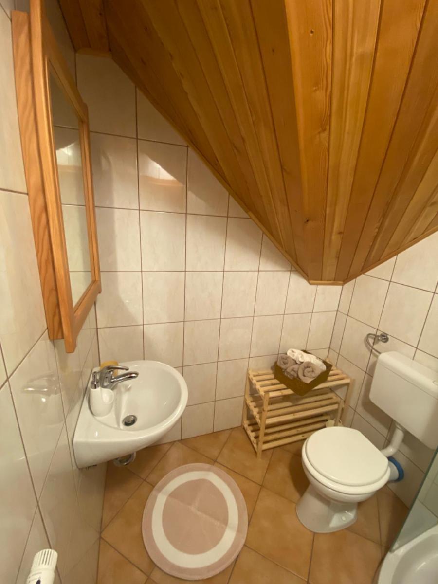 Rooms Kočna - Housity