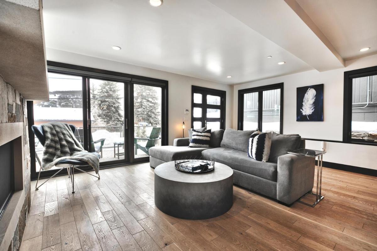 Pinetree by AvantStay Modern Park City Getaway w Patio Balcony - Housity