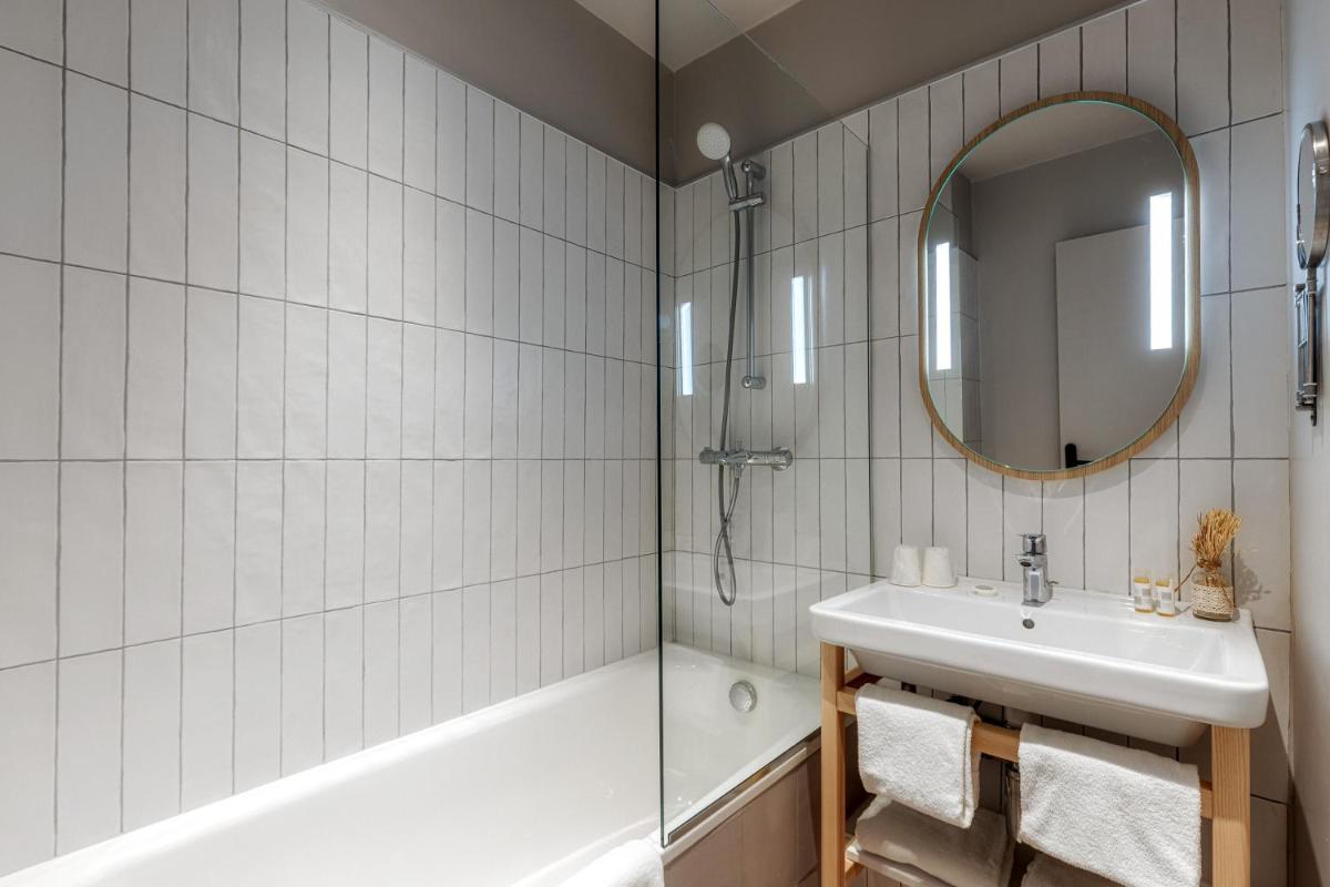 Salle de bains dans l'établissement La Maison OBONO Hôtel & Spa
