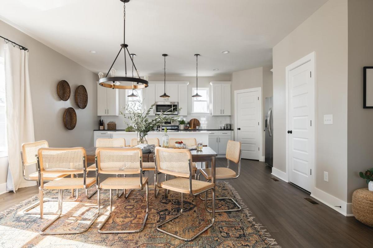Urban by AvantStay Elegant East Nashville Condo Hip Trendy Area - Housity
