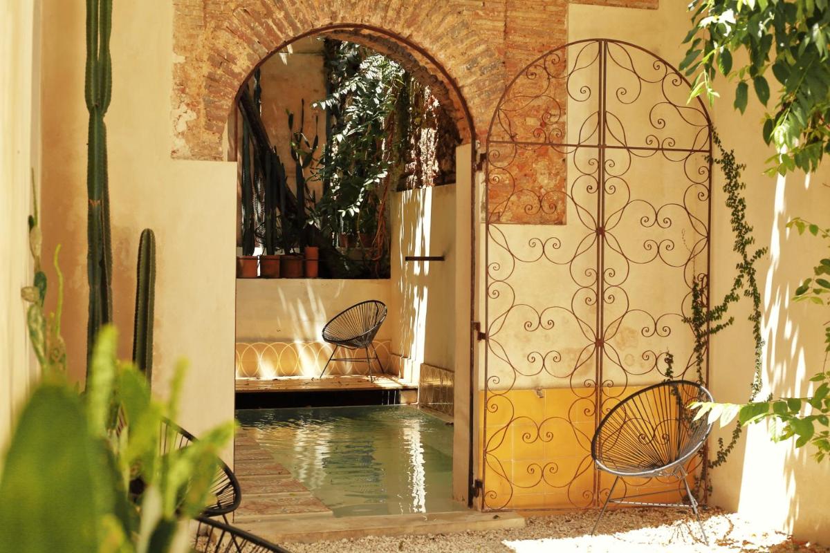 FIXIE LOFTS - Colonial Villa Suites with Pool - Housity