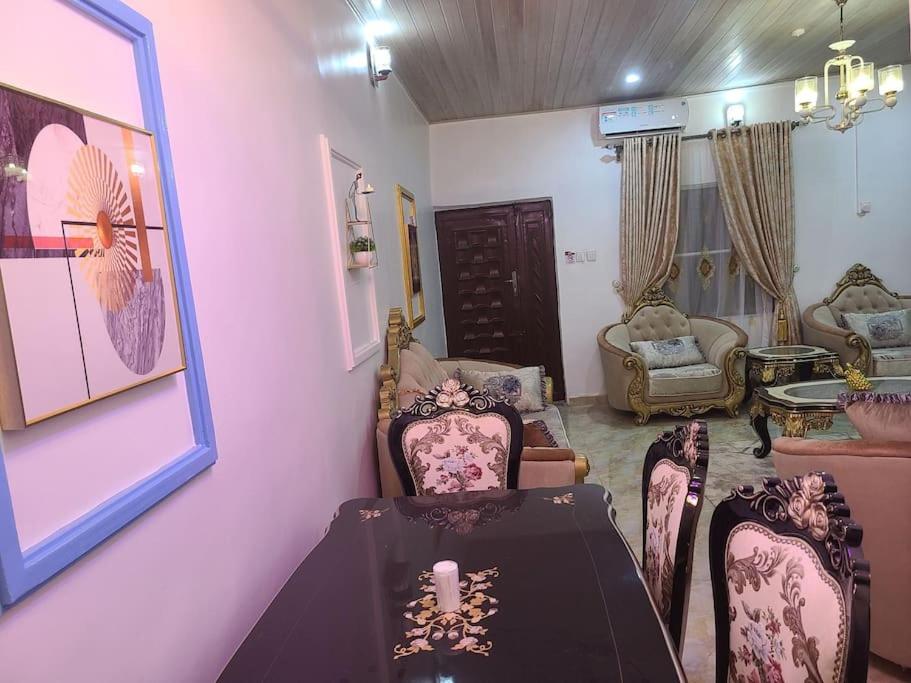 Whyte Rose - Housity