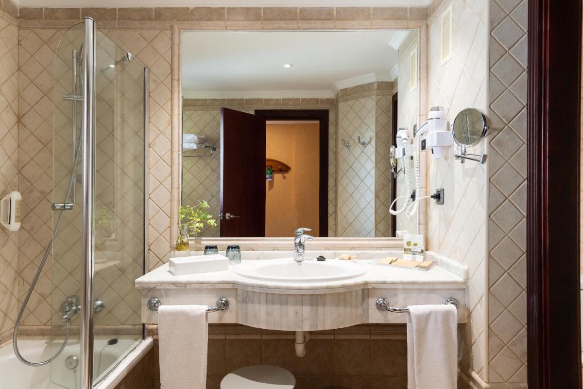 Un baño de Hotel Cordial Mogán Playa