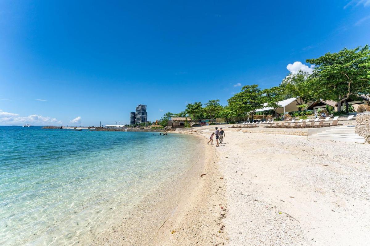 OMP 15C-T2, Seaview, Free Pool & Beach Access, Near Airport, FAST WI-FI, Netflix - Housity