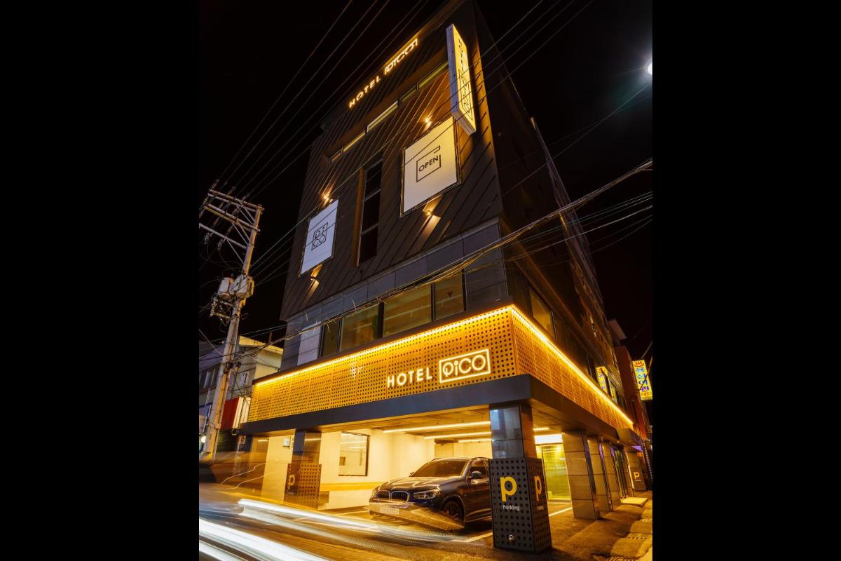 Hotel Pico - Housity