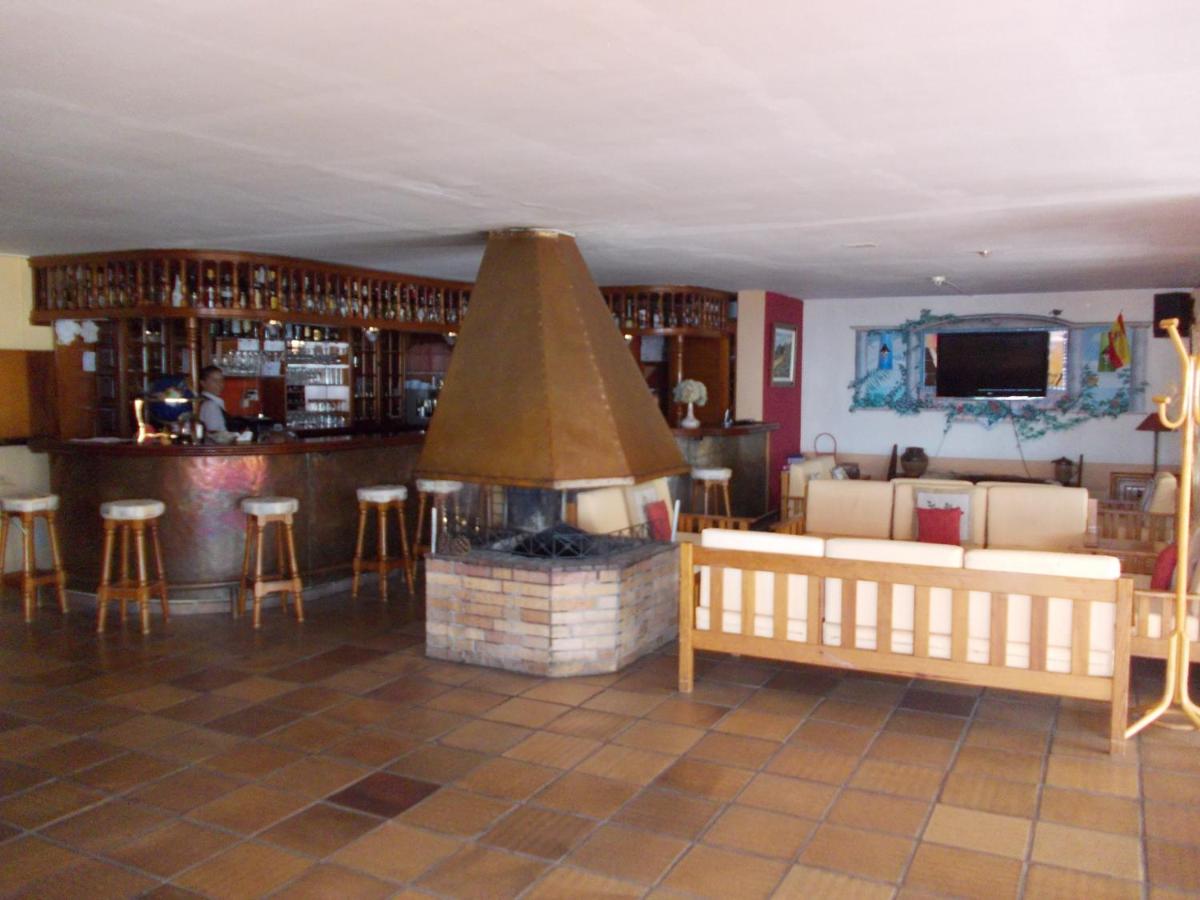 El salón o zona de bar de Hotel La Palma Romántica