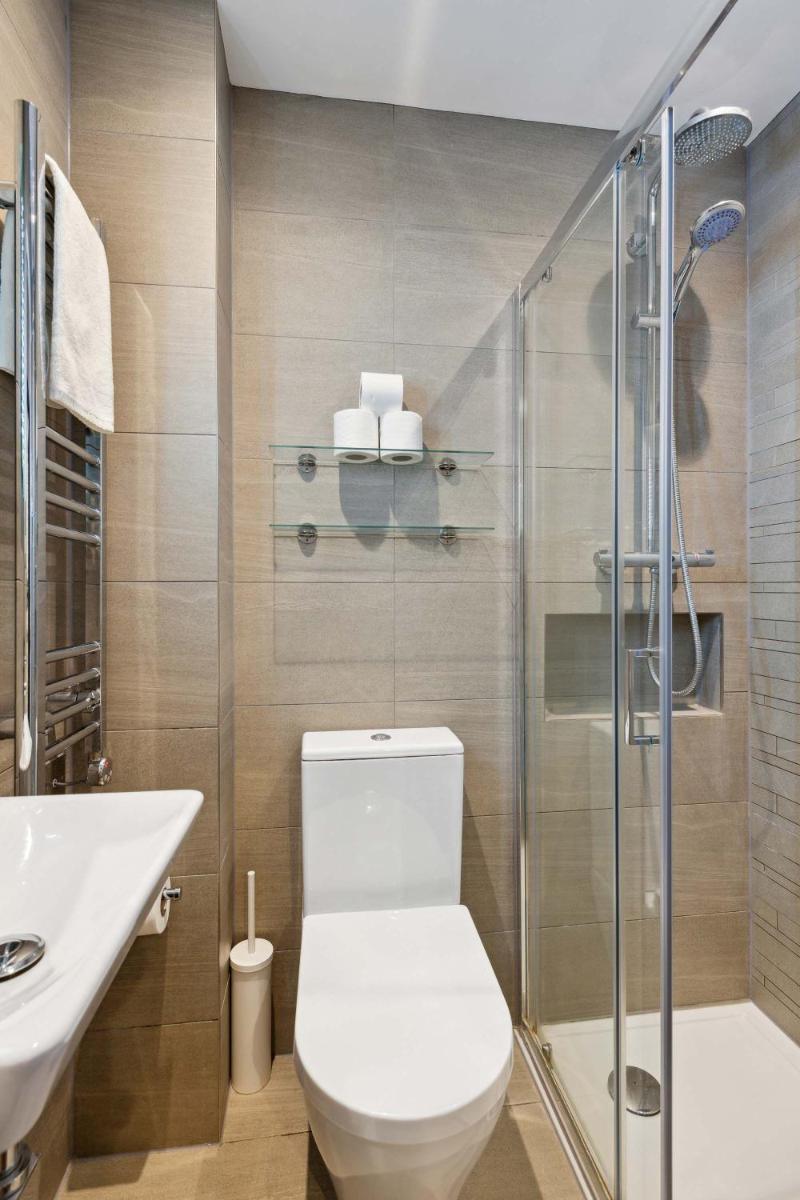 Golden Square - Housity