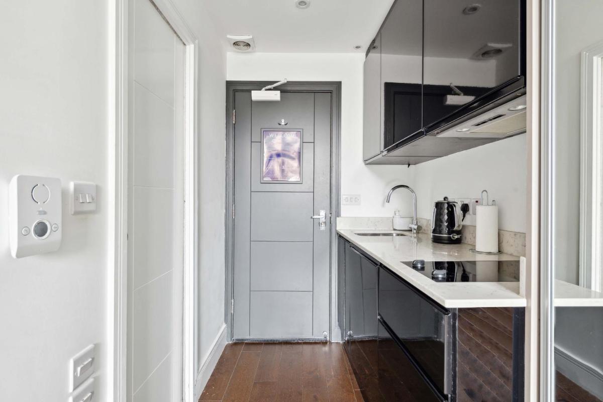 Golden Square - Housity