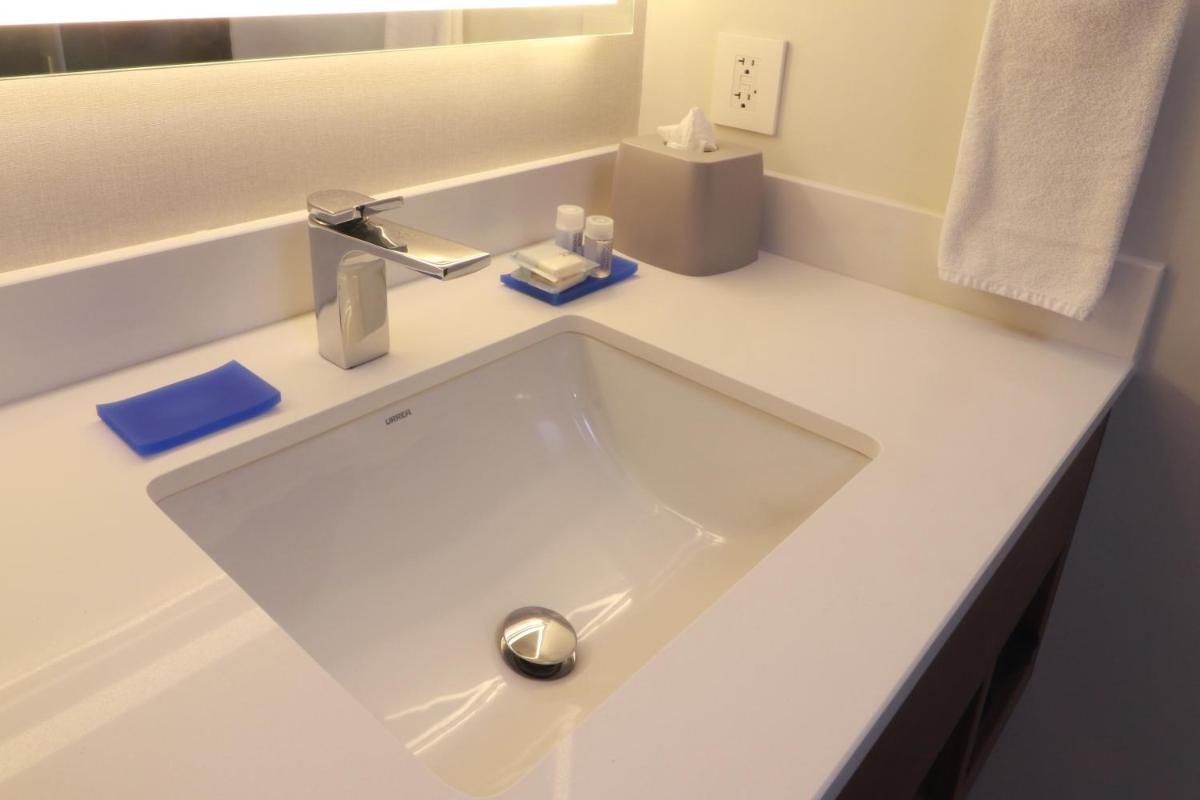 Holiday Inn Express Guadalajara Iteso by IHG - Housity
