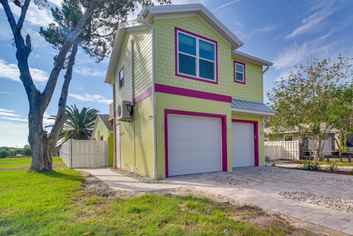 Indian Rocks Beach Getaway with Balcony and Bay View! - Housity