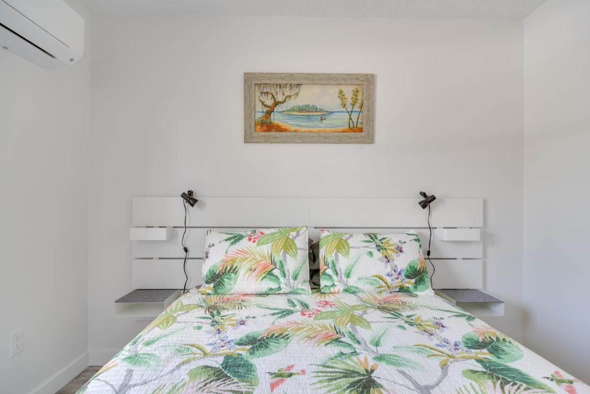 Indian Rocks Beach Getaway with Balcony and Bay View! - Housity