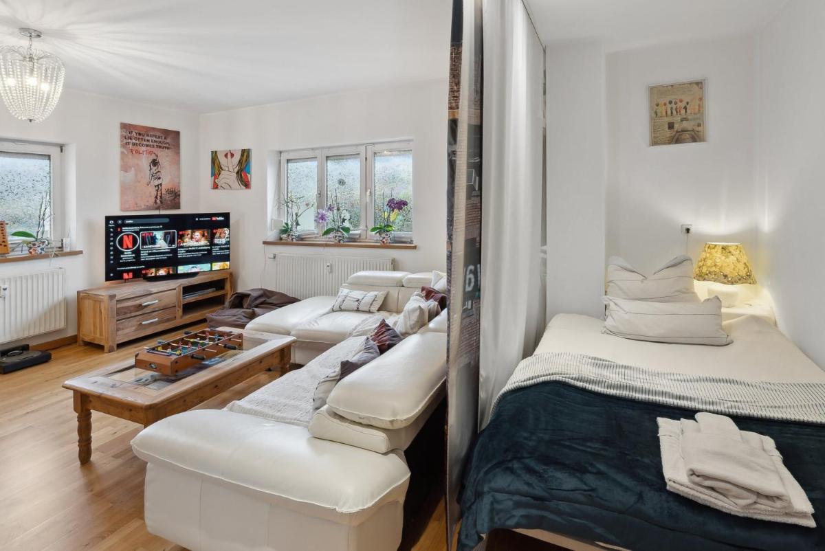 MAKE FEWO Kellermann Stylish 2BR Apartment Free 200 Mbps Wi-Fi 55'' OLED TV Fresh Air System - Housity