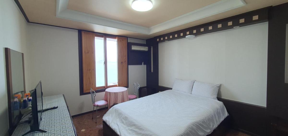 SM Resortel - Housity