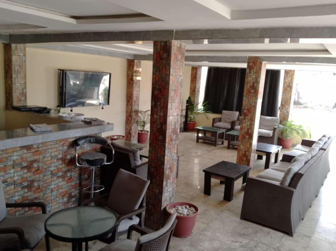 Emerald Hotel - Housity
