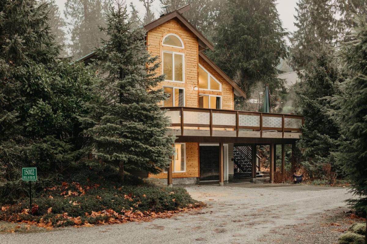 80MBR - Hot Tub - WiFi - BBQ - Wood Stove - Sleeps 9! home - Housity