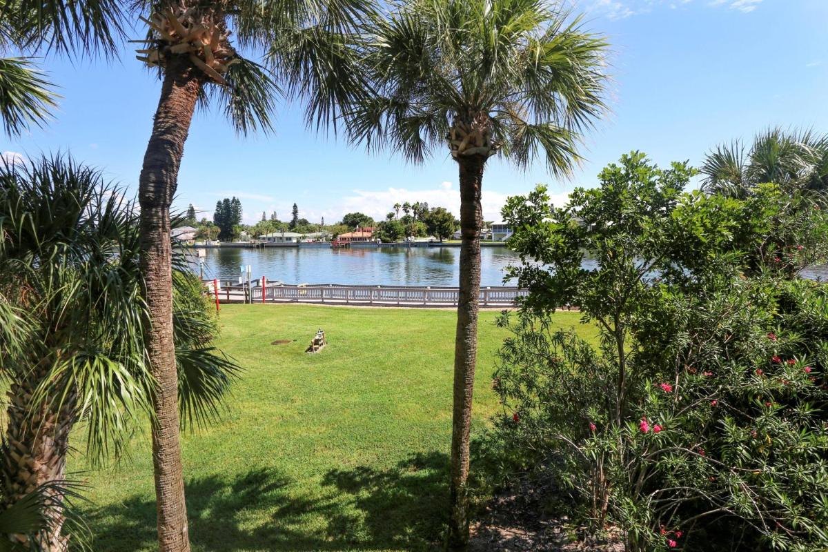 Land's End 1-208 Bay Front - Premier - Housity