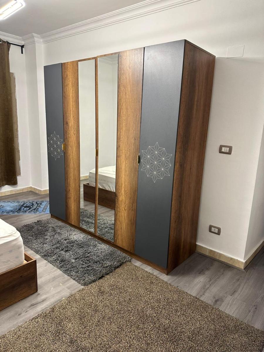 El-Shaikh Zayed, 6 october 3BHK flat- families only - Housity