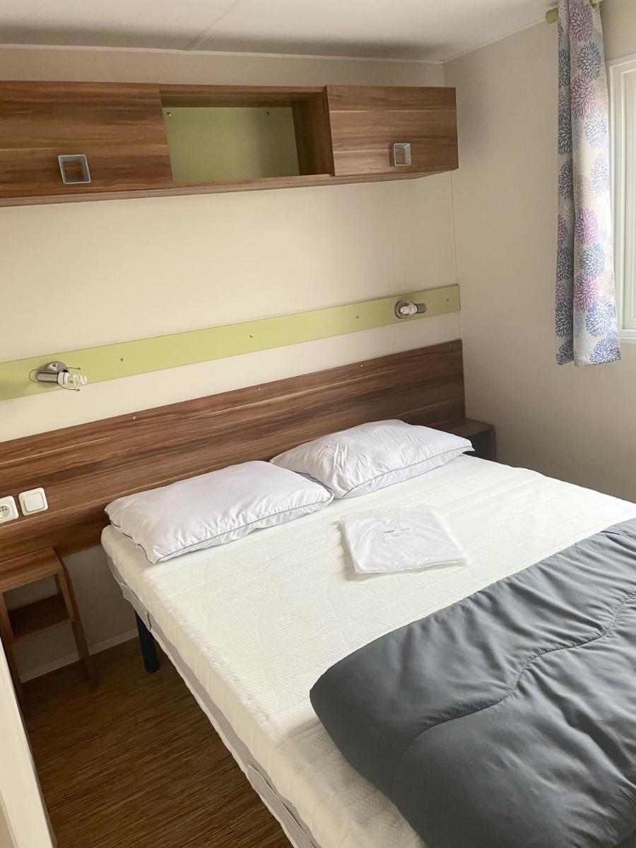 Bungalow charmant à Argences-en-Aubrac avec piscine partagée - Housity