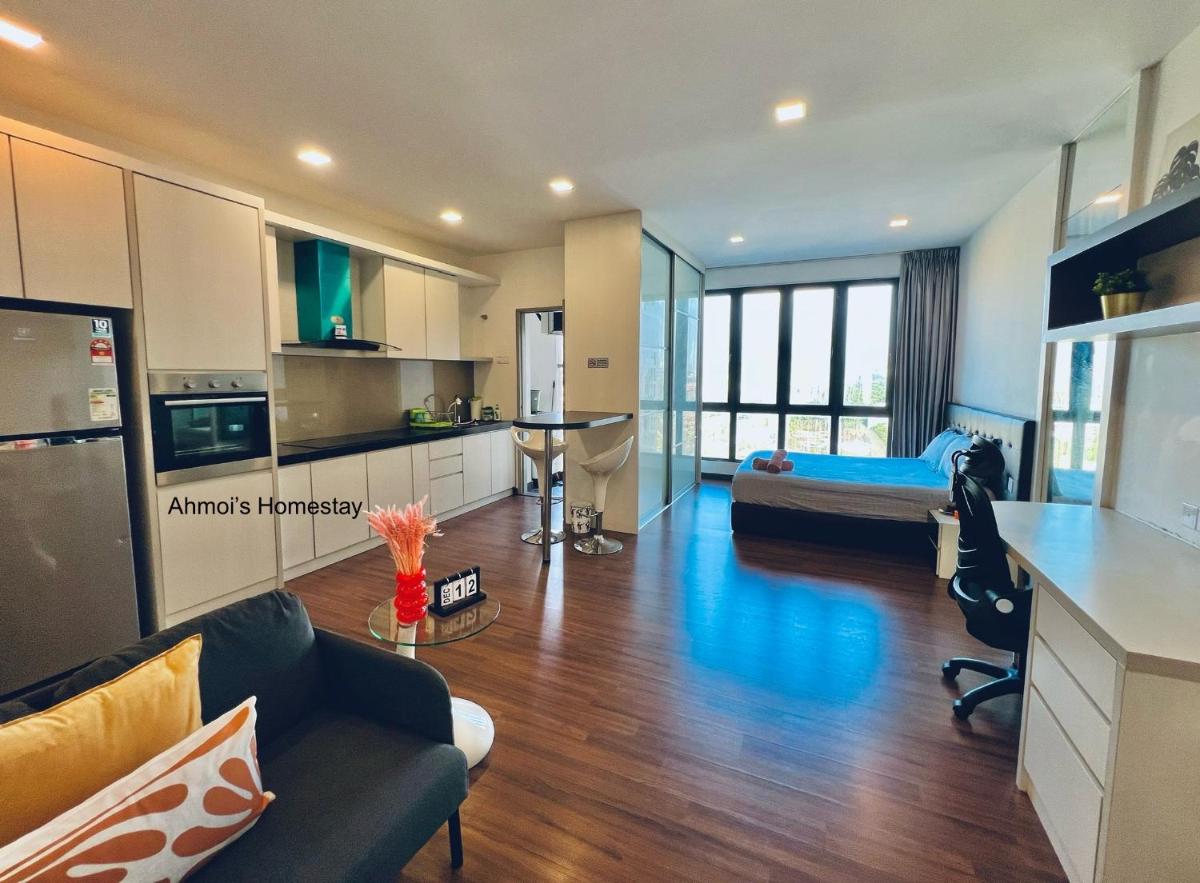 Silk Sky Residence, Pool View, High Speed Wi-Fi, TVBox, C180, Cheras, C180, Aeon Cheras Selatan, Balakong - Housity